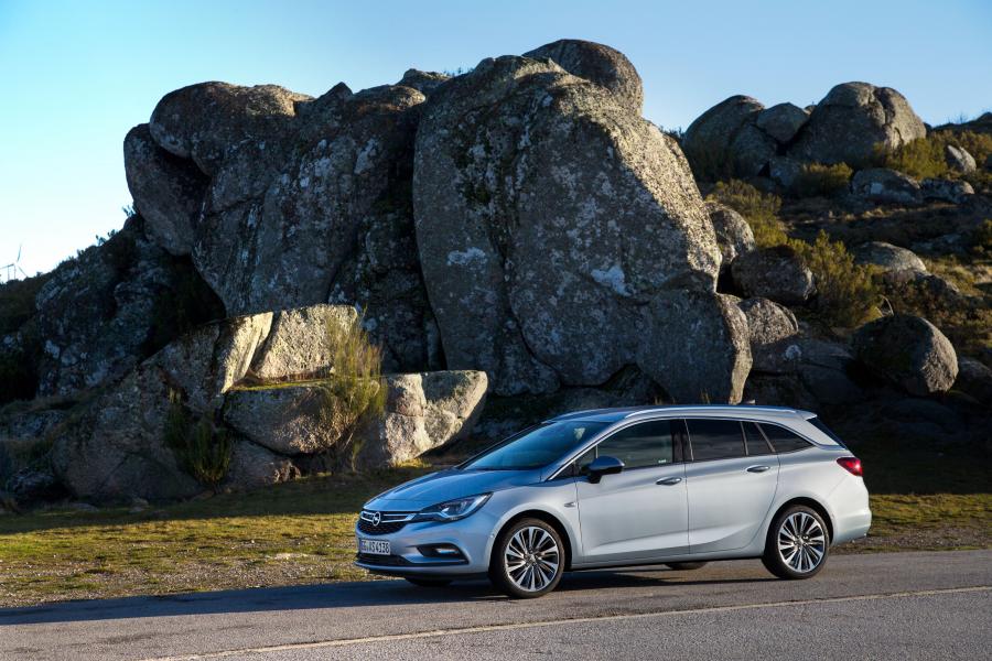  Opel Astra Sports Tourer BiTurbo (K) 2016 года  (фото 28 из 32)